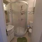 Private In The Center Of 3* Split