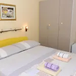 Gostinjska kuća Private In The Center Of 3*
