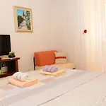 Private In The Center Of 3*